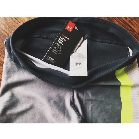 Under Armour heatgear reflective leggings— SALE!!! - Picture 4 of 7